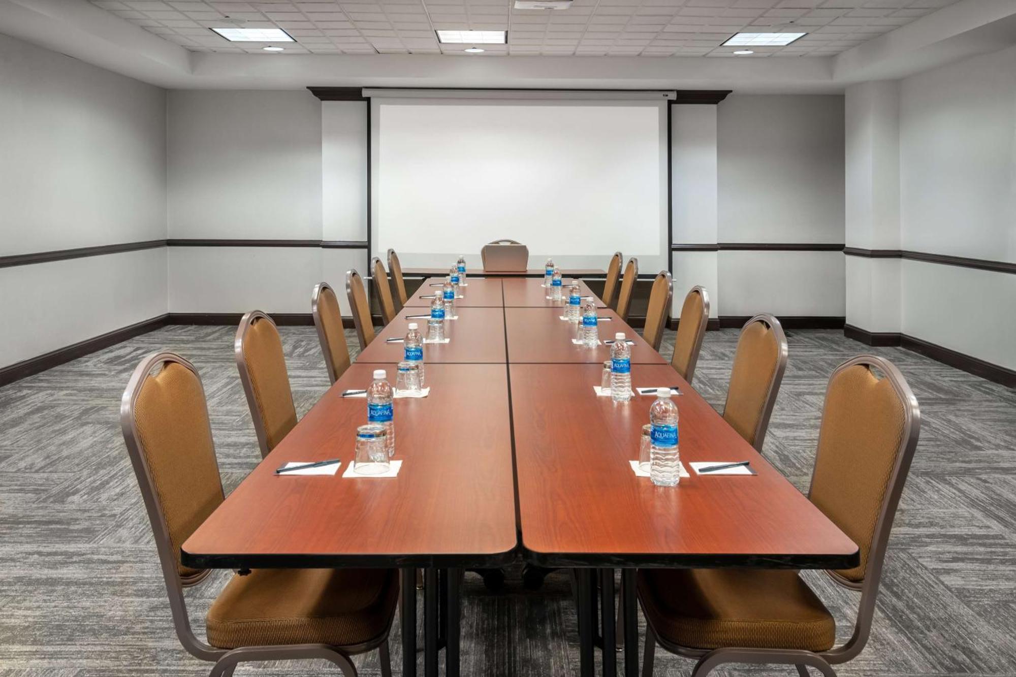 Hyatt Place Mystic Bagian luar foto