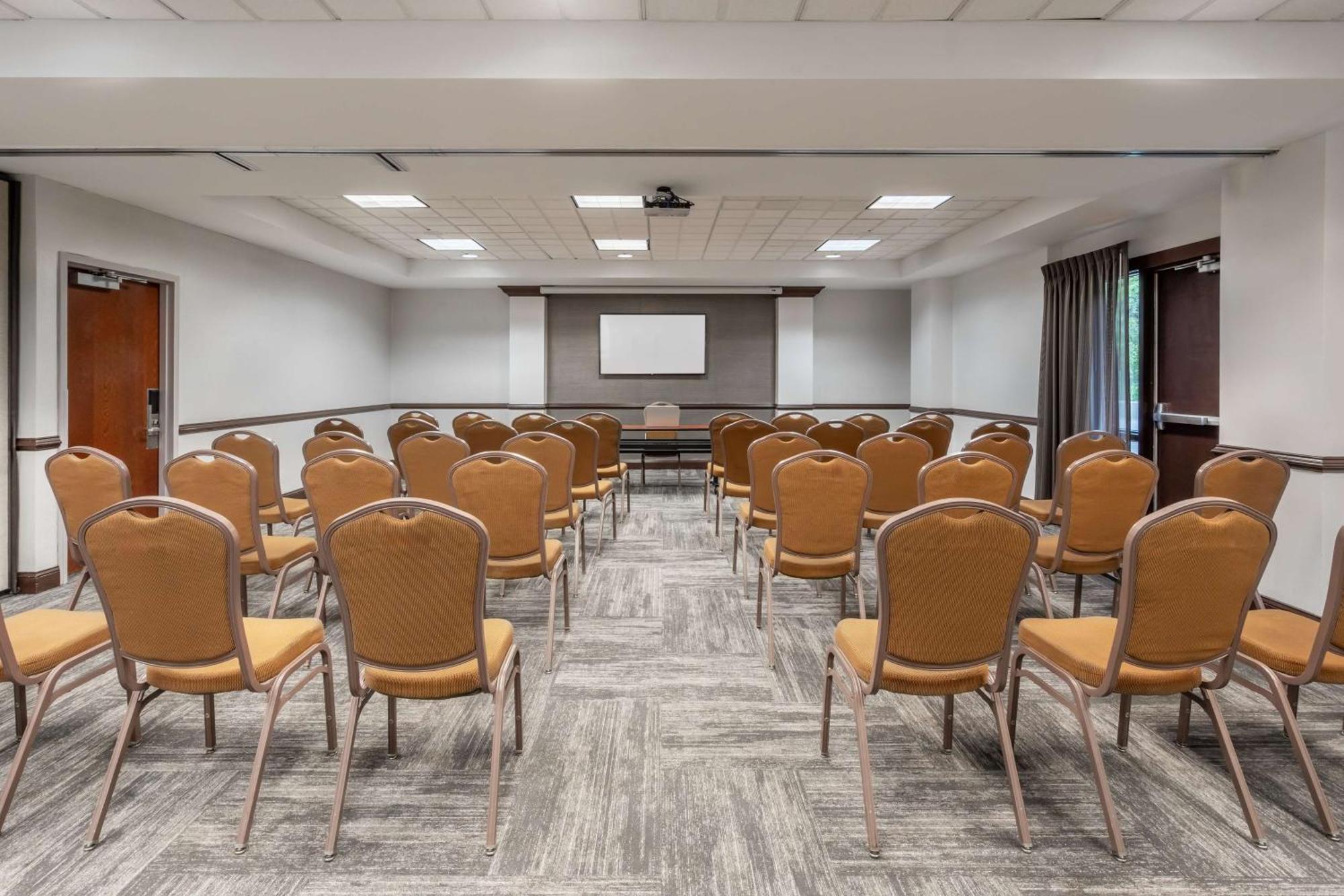 Hyatt Place Mystic Bagian luar foto