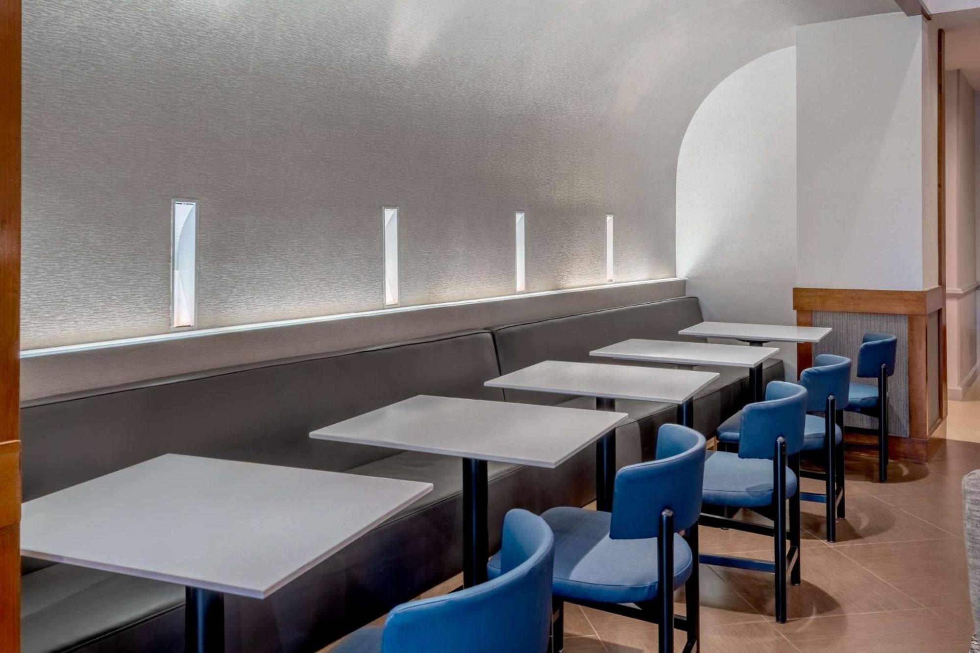 Hyatt Place Mystic Bagian luar foto