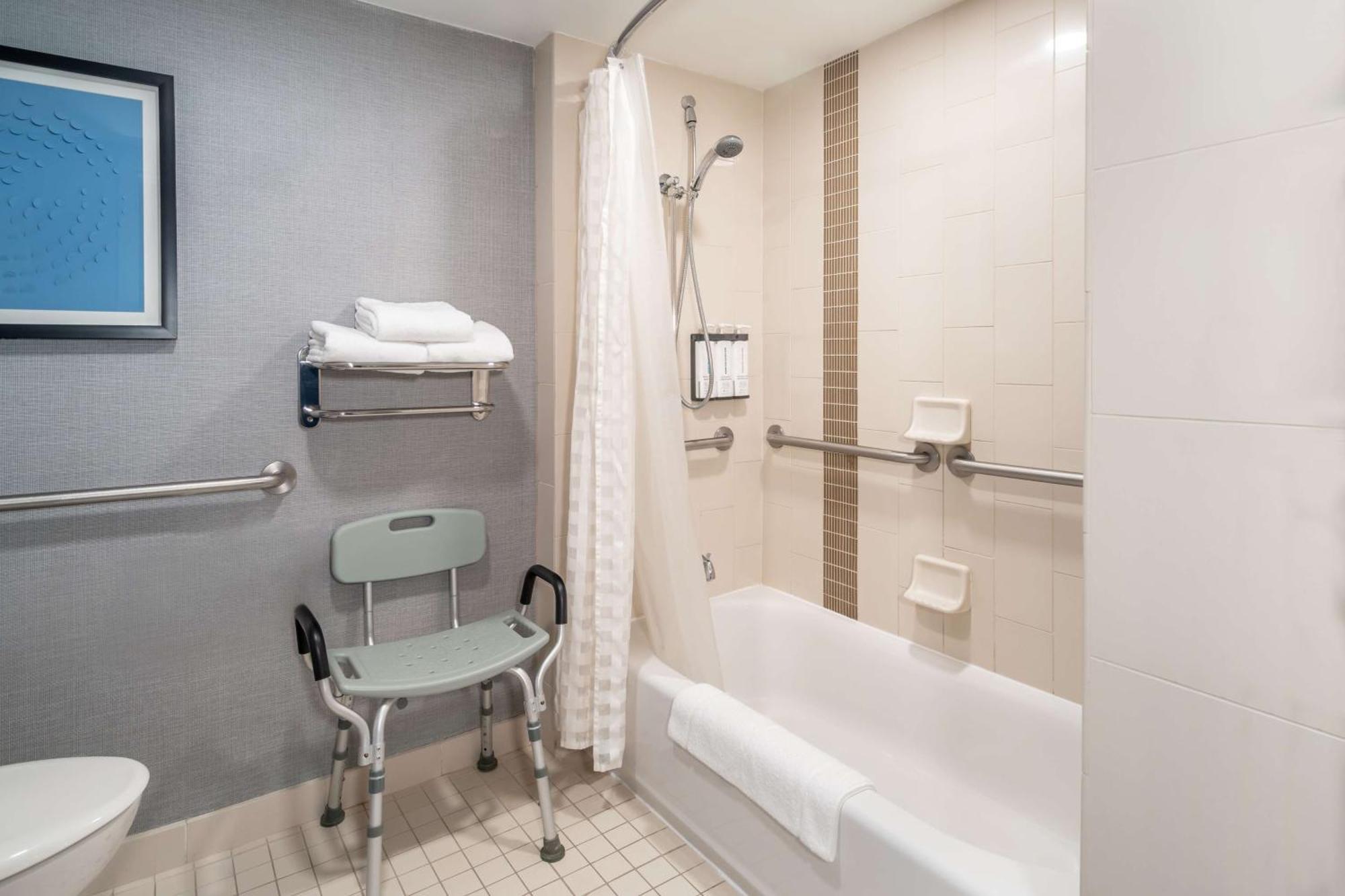 Hyatt Place Mystic Bagian luar foto
