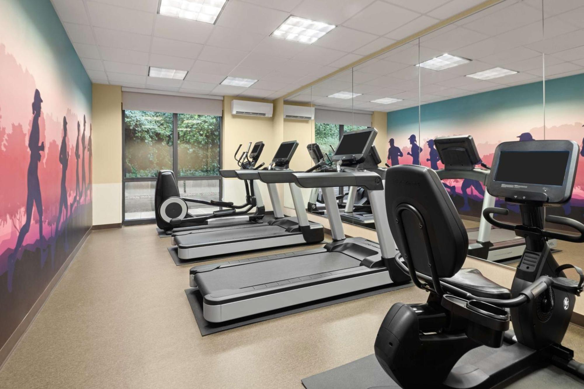 Hyatt Place Mystic Bagian luar foto